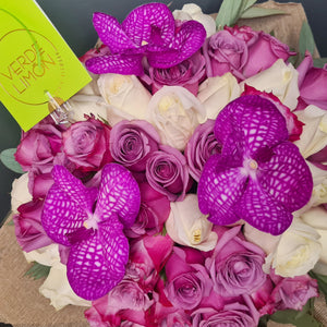 Bouquet de rosas y orquídeas