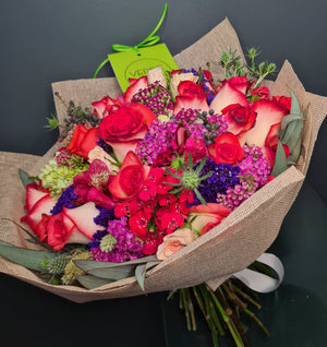 Bouquet floral con yute